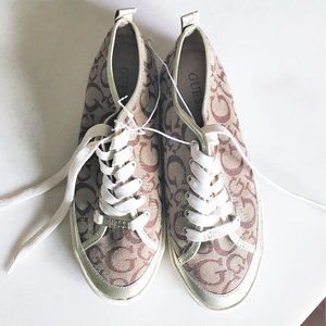 New! Guess brown, tan & white canvas signature sneakers (size 8) Lace up